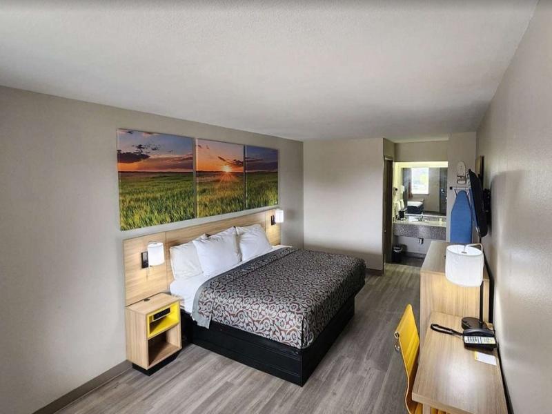 Days Inn By Wyndham San Antonio image