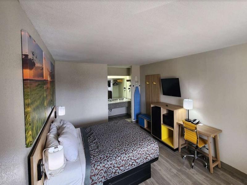 Days Inn By Wyndham San Antonio image