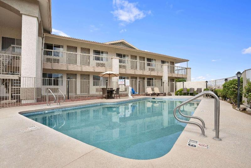 Days Inn By Wyndham Globe image 8