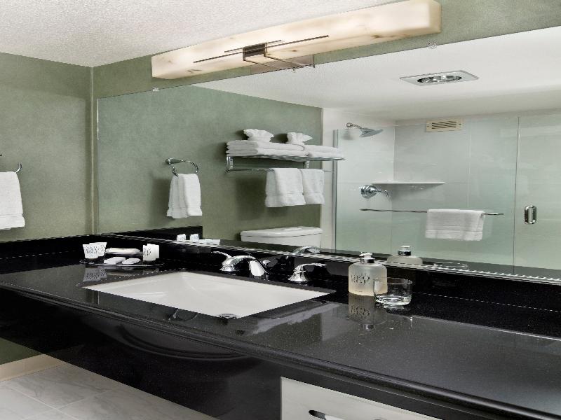 Maple Tree Inn image
