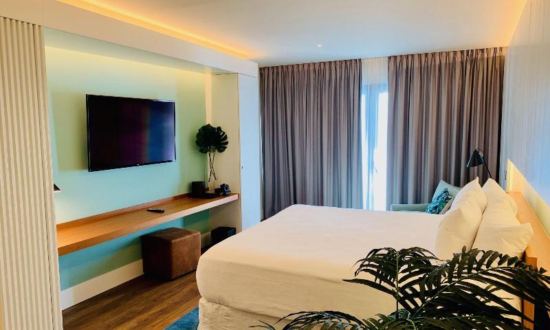 Holland House Beach Hotel image