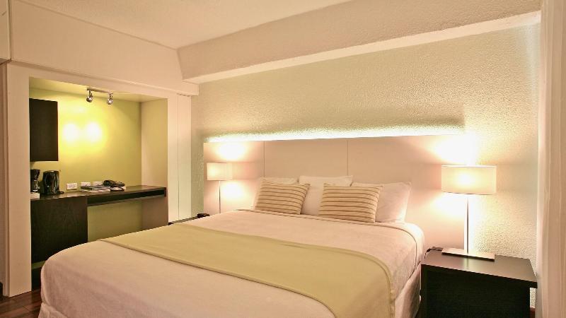 Holland House Beach Hotel image