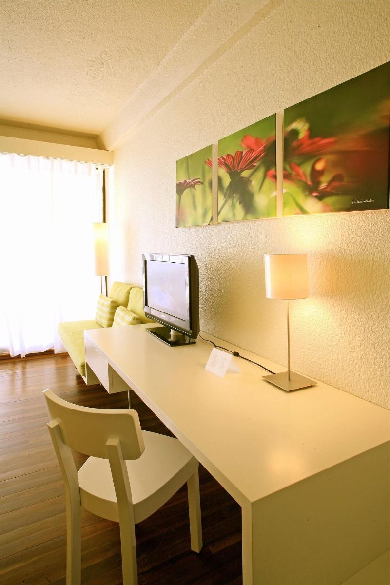 Holland House Beach Hotel image