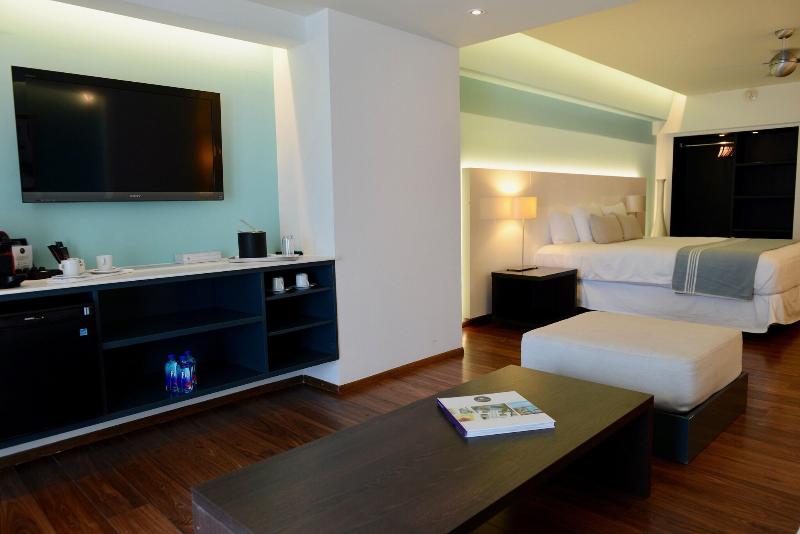 Holland House Beach Hotel image