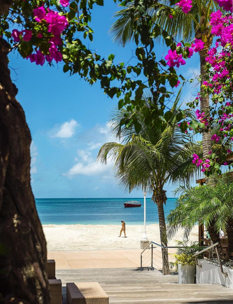 Holland House Beach Hotel image