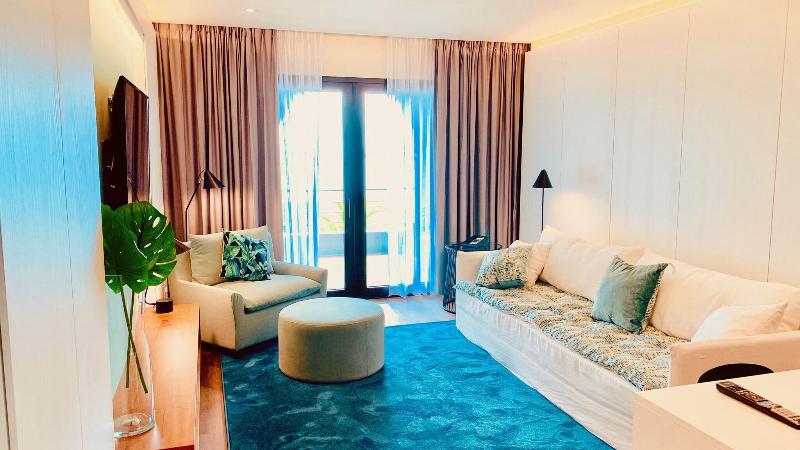 Holland House Beach Hotel image