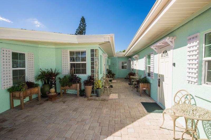 Haley's Motel image