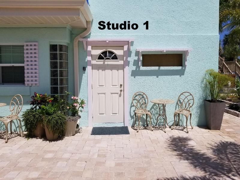 Haley's Motel image