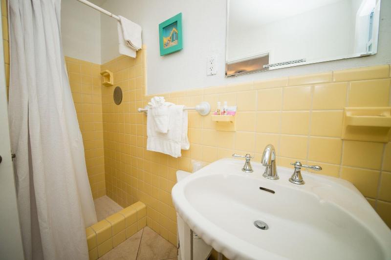 Haley's Motel image