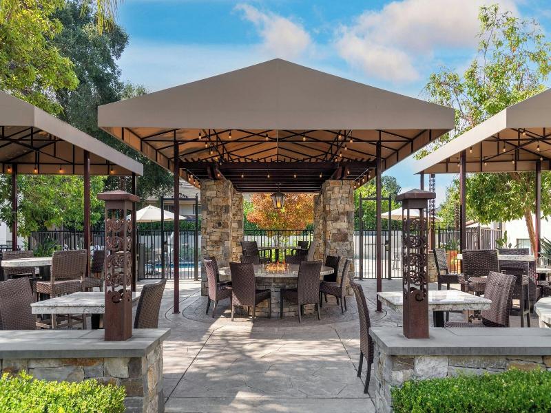 Courtyard Palo Alto Los Altos image