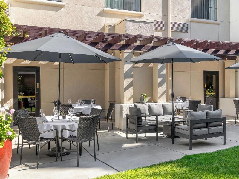 Courtyard Palo Alto Los Altos image