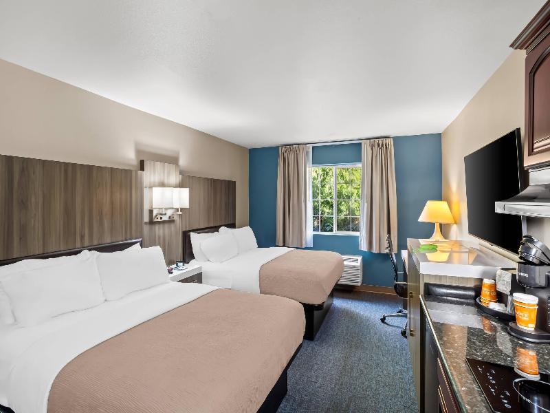 DOUBLE TWO QUEEN BEDS
