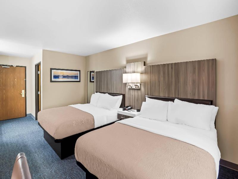 DOUBLE TWO QUEEN BEDS
