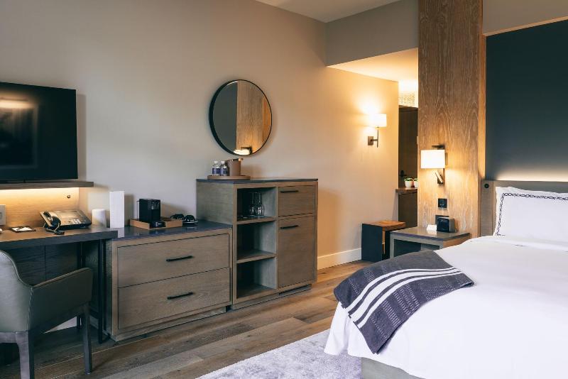 Bellevue Club Hotel image