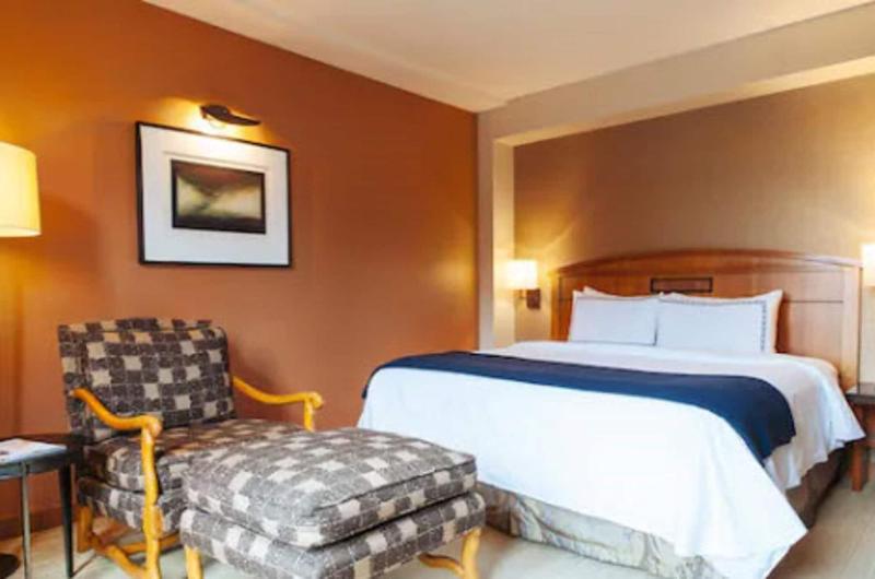 Bellevue Club Hotel image