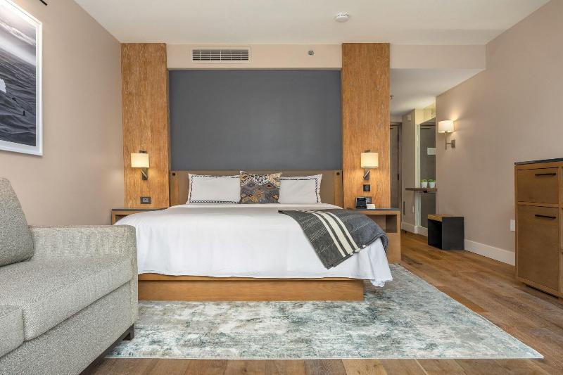 Bellevue Club Hotel image