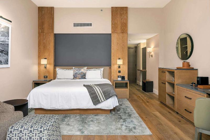 Bellevue Club Hotel image