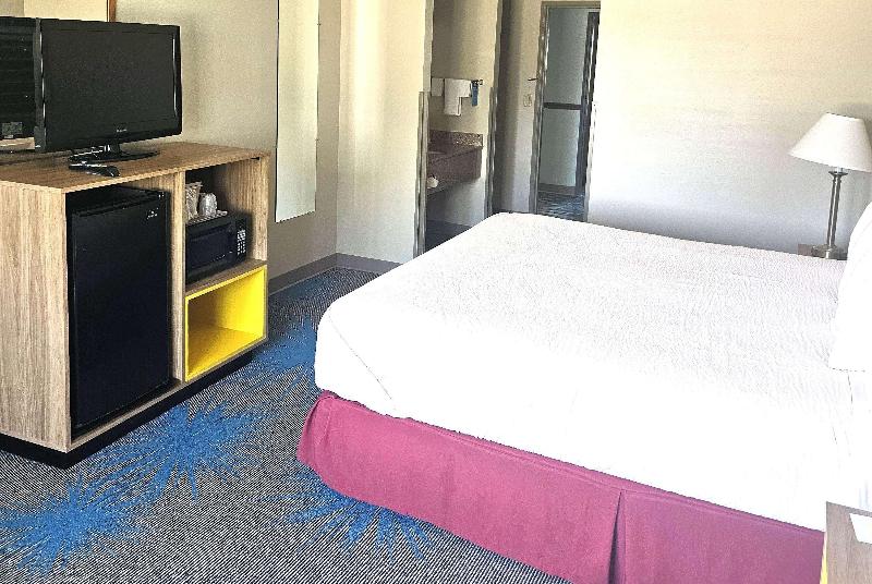 Days Inn By Wyndham North Sioux City image