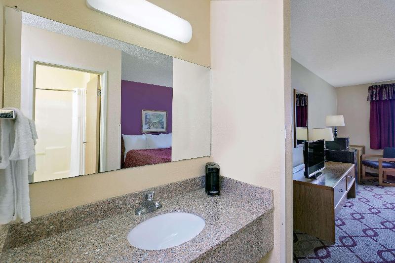 Days Inn By Wyndham North Sioux City image