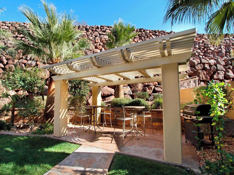 Courtyard St. George image