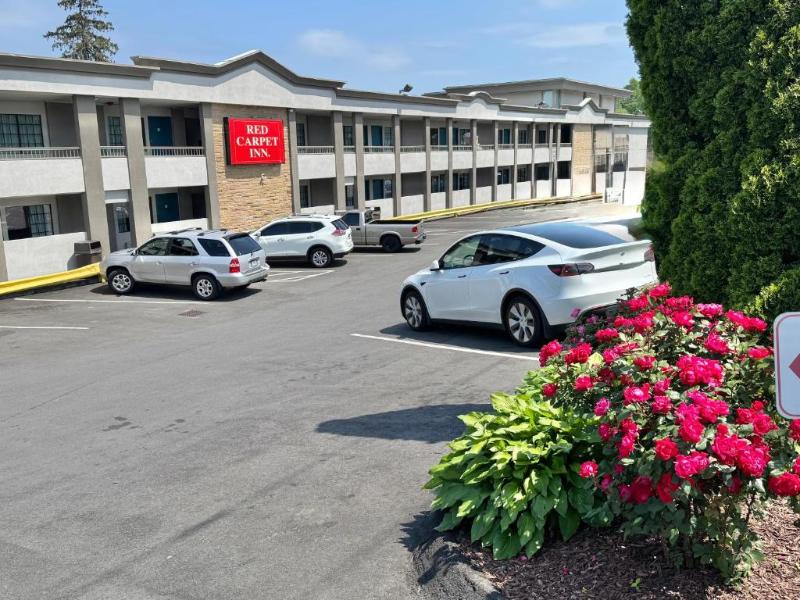 Red Carpet Inn Stamford — exterior view
