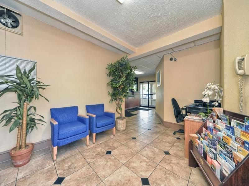 Red Carpet Inn Stamford image