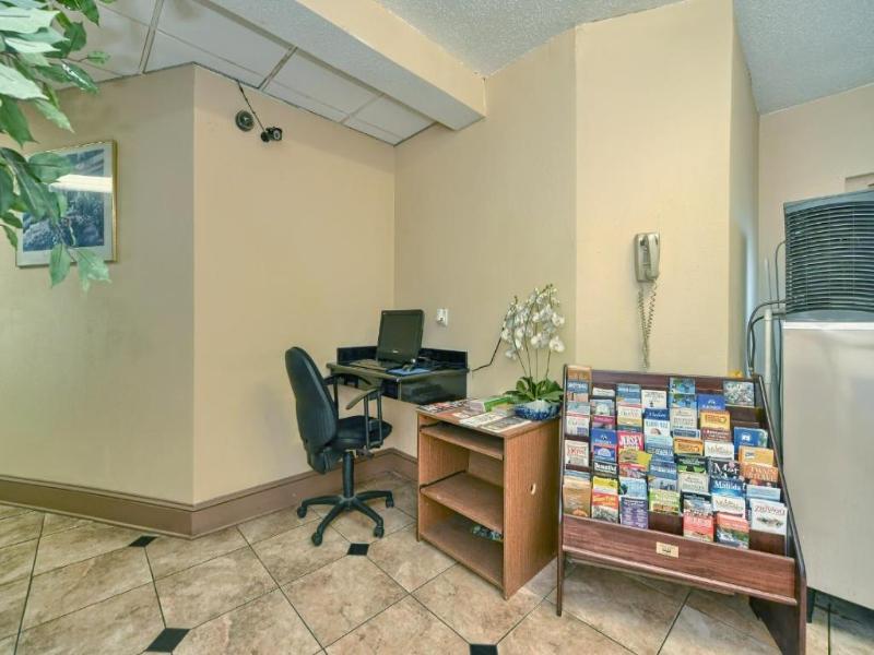 Red Carpet Inn Stamford image