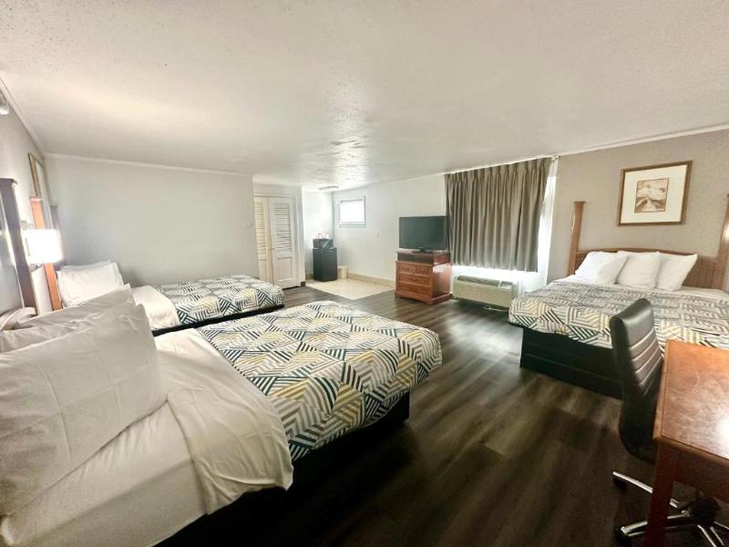 Red Carpet Inn Stamford image