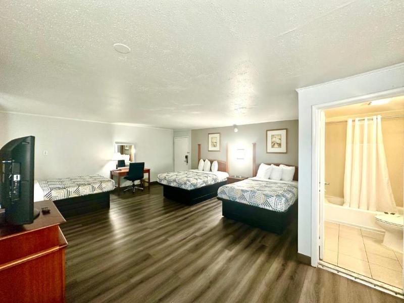 Red Carpet Inn Stamford image
