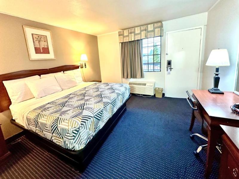 Red Carpet Inn Stamford image