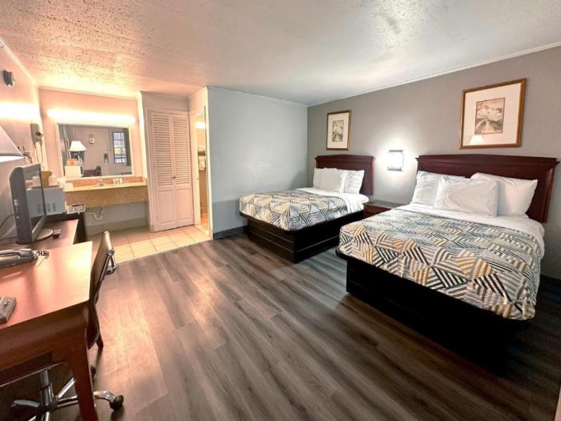 Red Carpet Inn Stamford image