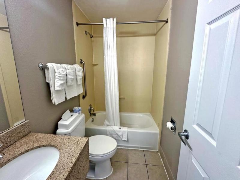 Red Carpet Inn Stamford image