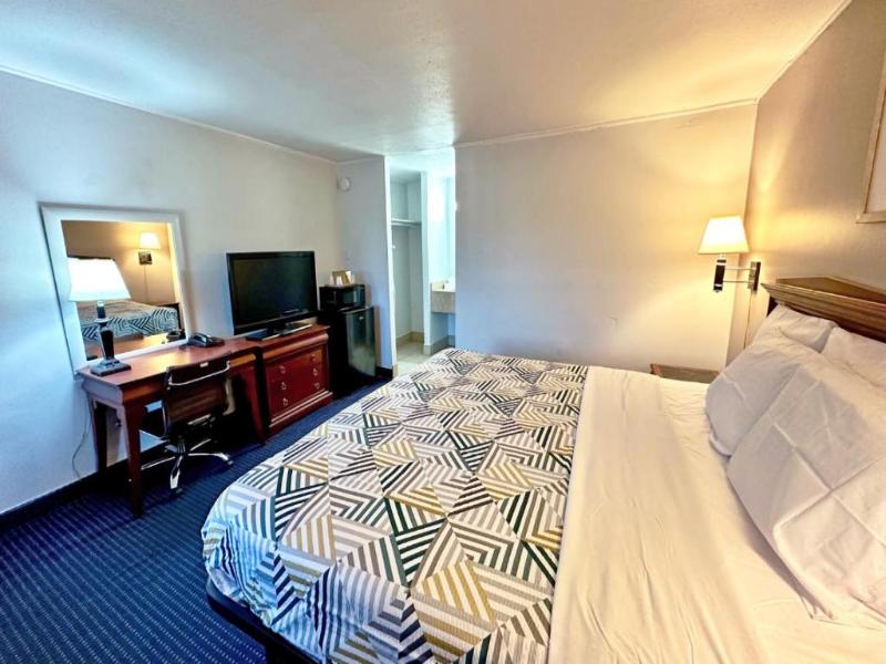 Red Carpet Inn Stamford image