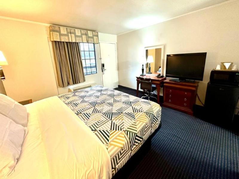 Red Carpet Inn Stamford image