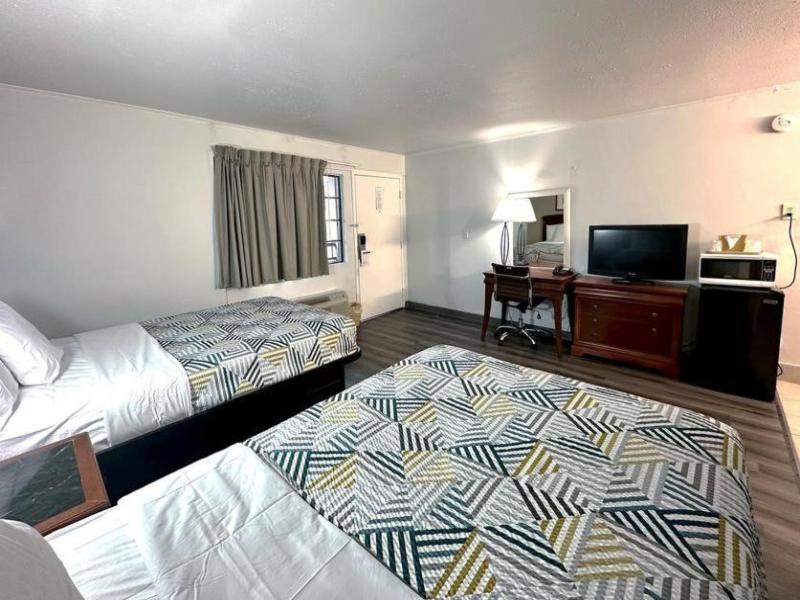 Red Carpet Inn Stamford image