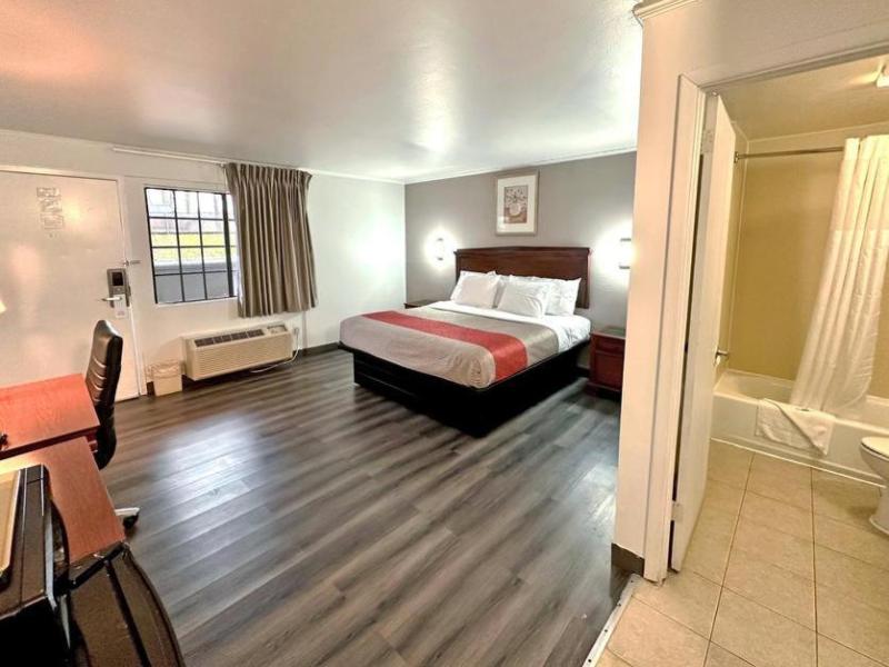 Red Carpet Inn Stamford image