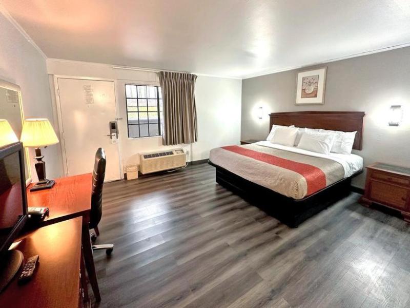 Red Carpet Inn Stamford image