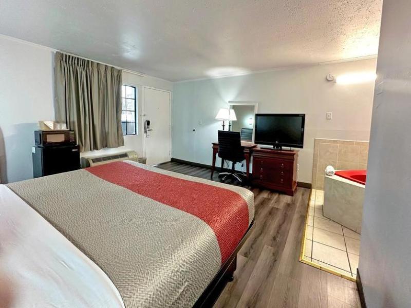 Red Carpet Inn Stamford image