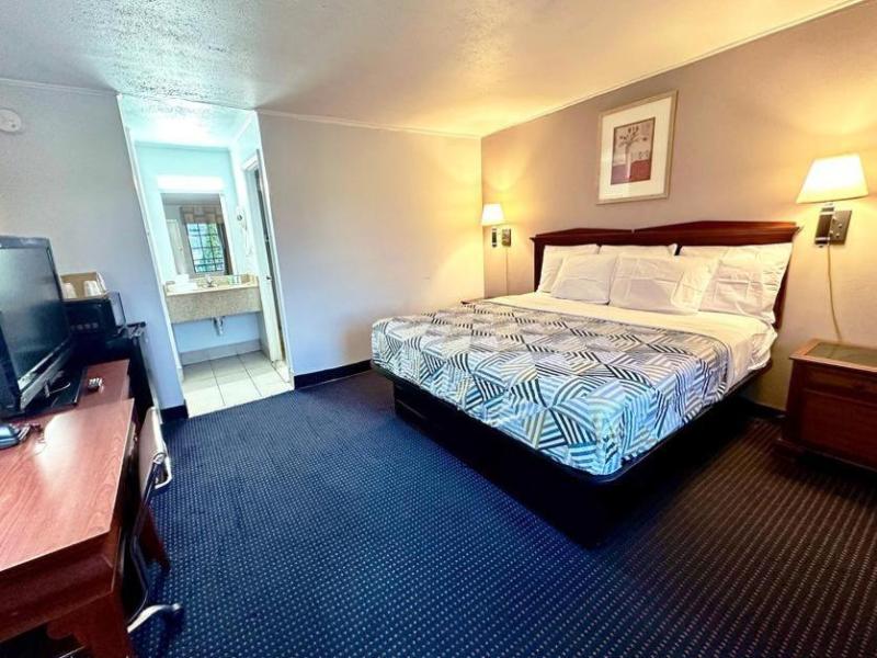 Red Carpet Inn Stamford image