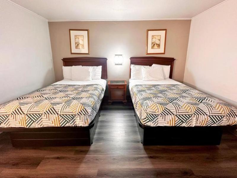 Red Carpet Inn Stamford image
