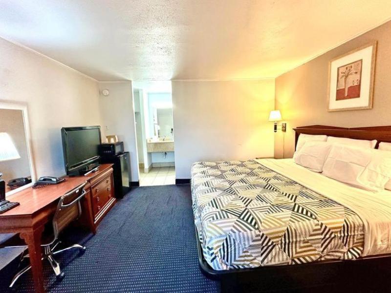 Red Carpet Inn Stamford image