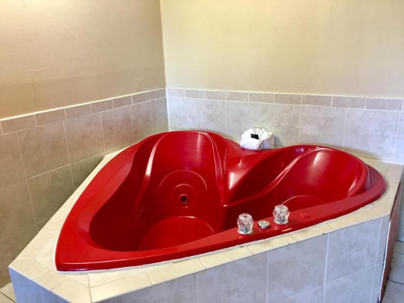 Red Carpet Inn Stamford image