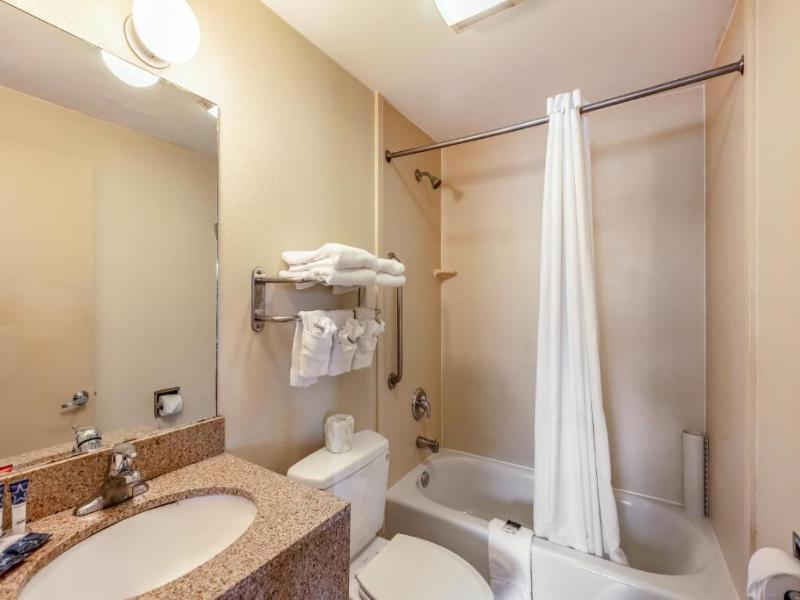 Red Carpet Inn Stamford image