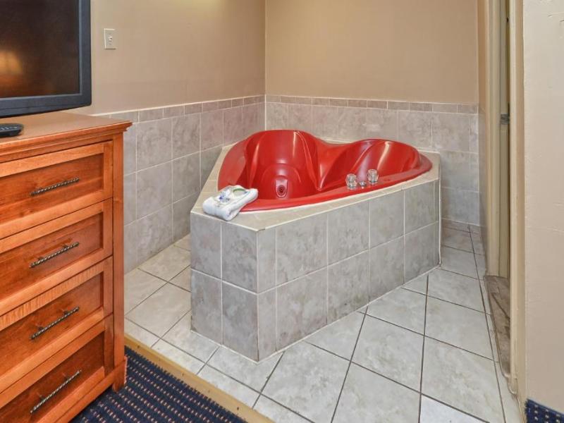 Red Carpet Inn Stamford image