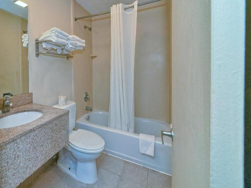 Red Carpet Inn Stamford image