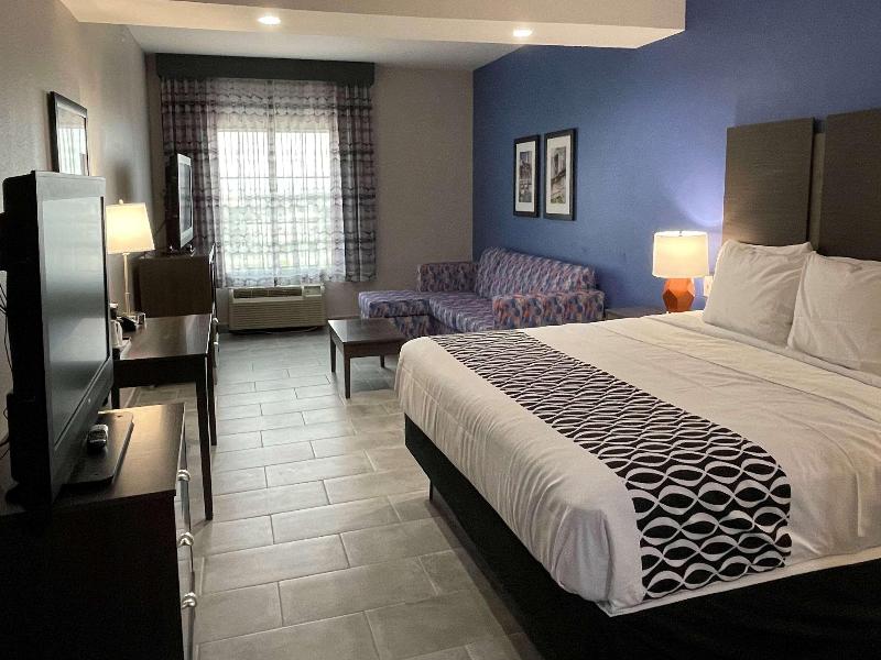 La Quinta Inn & Suites Schertz image