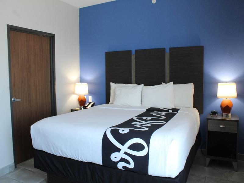 La Quinta Inn & Suites Schertz image