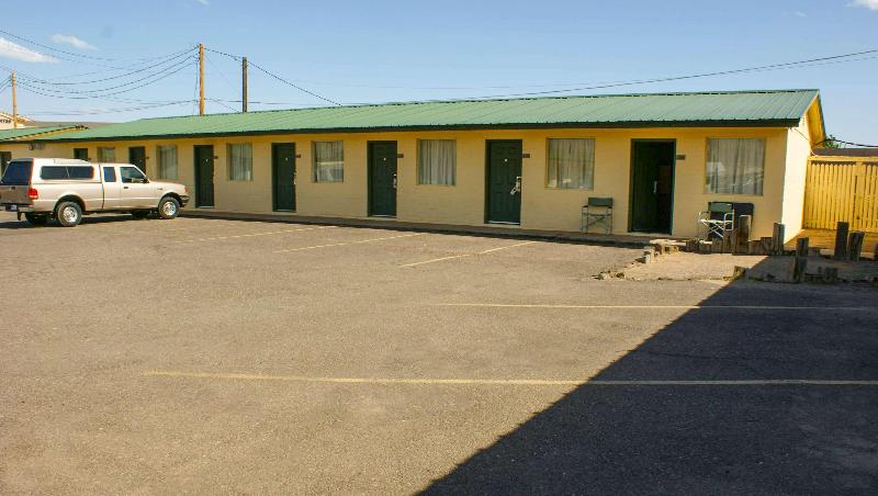 Hwy.Express Inn & Suites image
