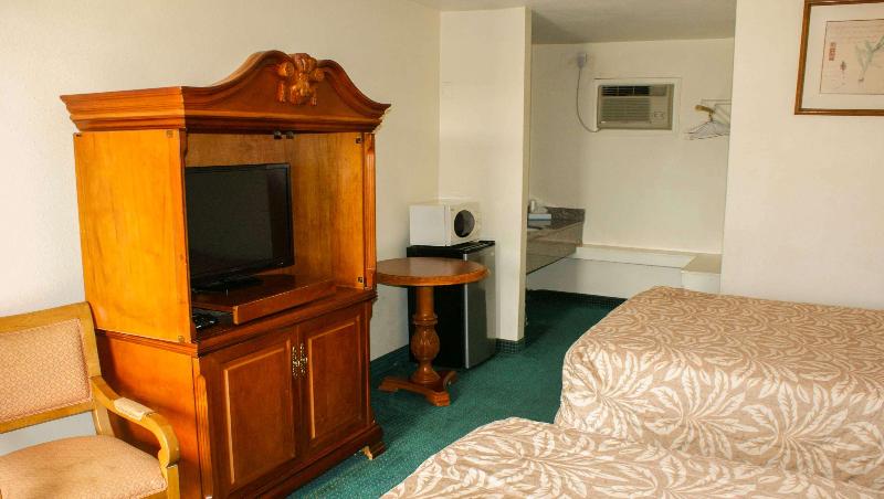 Hwy.Express Inn & Suites image