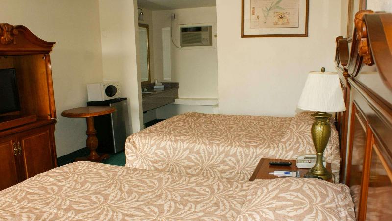 Hwy.Express Inn & Suites image